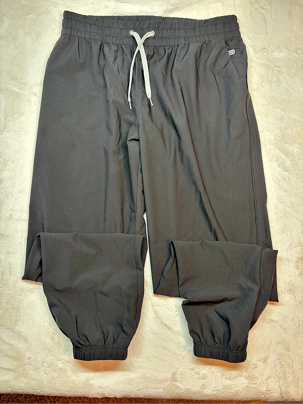 Vuori Black Solid Weekend Joggers Discontinued Style Women’s Sz L